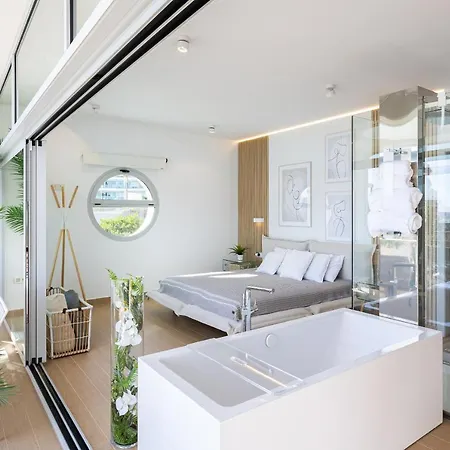 Ensuite Deluxe Jacuzzi & Parking Privado *