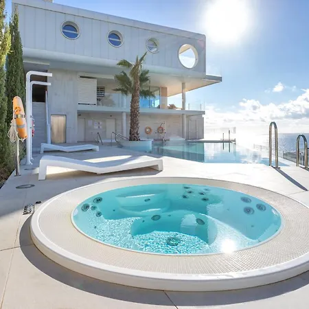 Ensuite Deluxe Jacuzzi & Parking Privado * Фуэнхирола