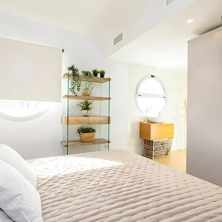 Ensuite Deluxe Jacuzzi & Parking Privado Апартаменты *