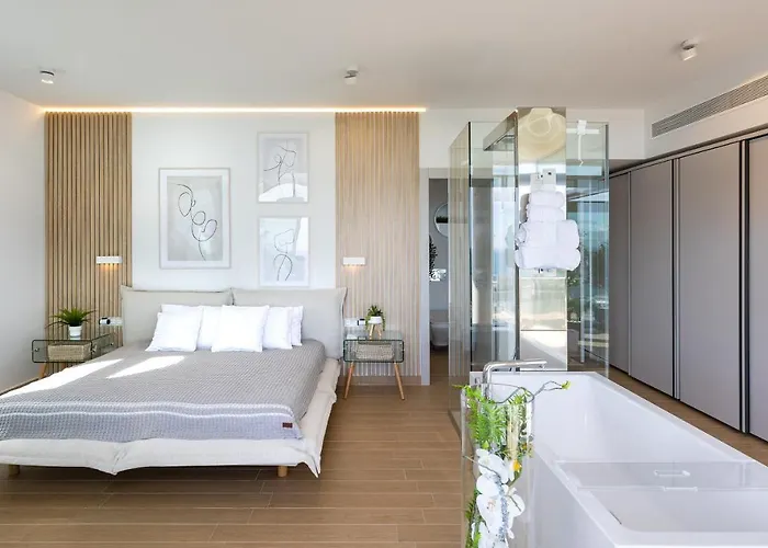 Ensuite Deluxe Jacuzzi & Parking Privado *