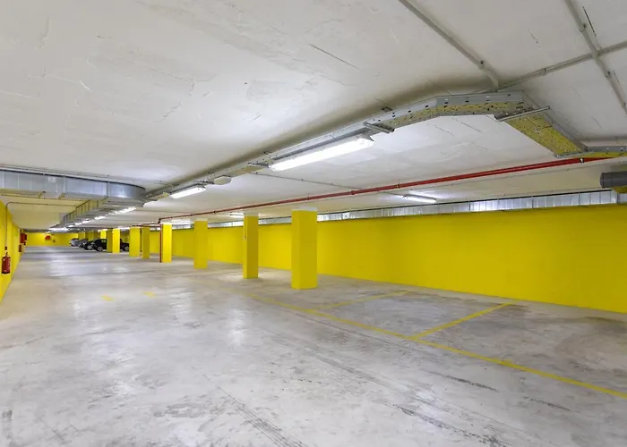 Ensuite Deluxe Jacuzzi & Parking Privado