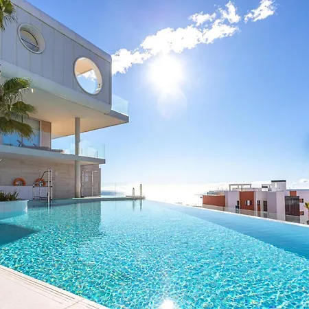 Ensuite Deluxe Jacuzzi & Parking Privado Apartman Fuengirola