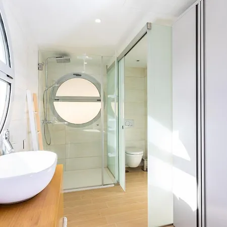 Ensuite Deluxe Jacuzzi & Parking Privado *