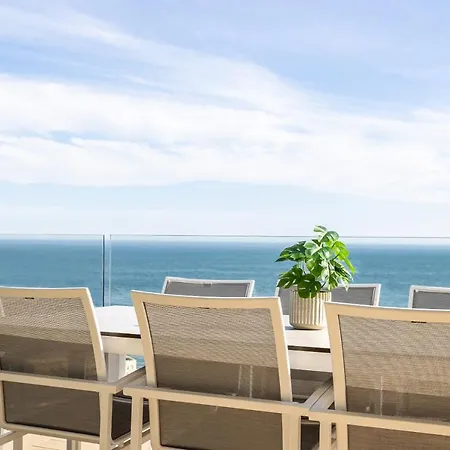Ensuite Deluxe Jacuzzi & Parking Privado شقة *
