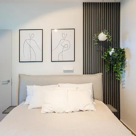 Ensuite Deluxe Jacuzzi & Parking Privado شقة *