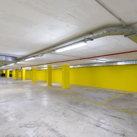 Ensuite Deluxe Jacuzzi & Parking Privado