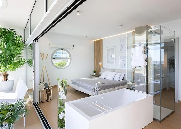 Ensuite Deluxe Jacuzzi & Parking Privado *