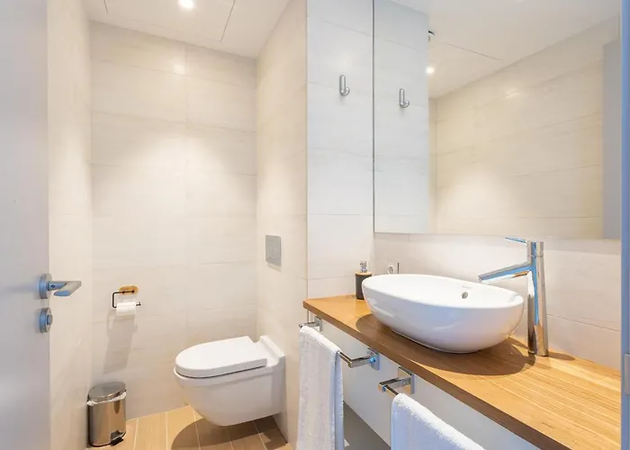 Ensuite Deluxe Jacuzzi & Parking Privado