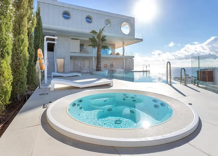 Ensuite Deluxe Jacuzzi & Parking Privado * Fuengirola