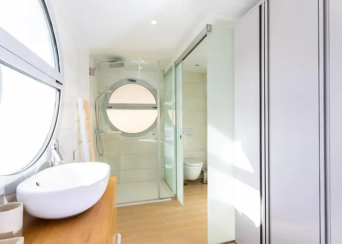 Ensuite Deluxe Jacuzzi & Parking Privado *